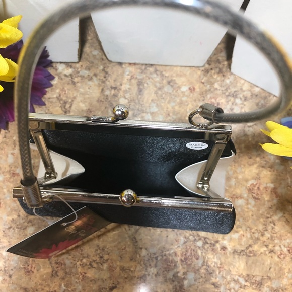 New “For The S🌸PHISTICATED” Clasp Purse - Picture 4 of 9